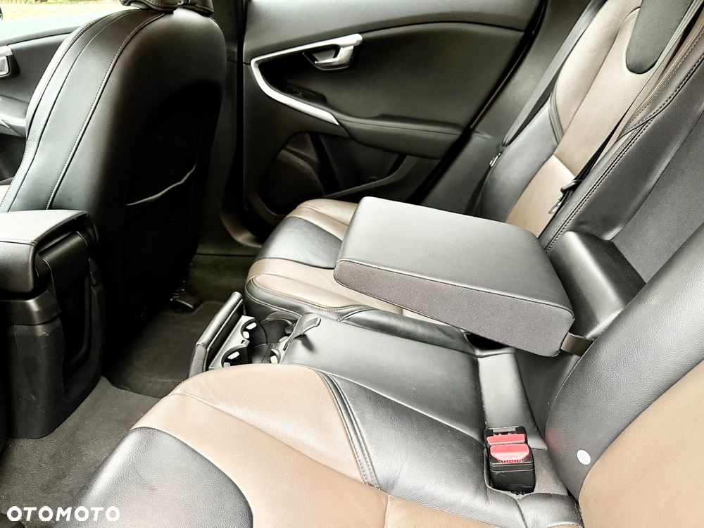 Volvo V40 D4 Drive-E Summum - 9