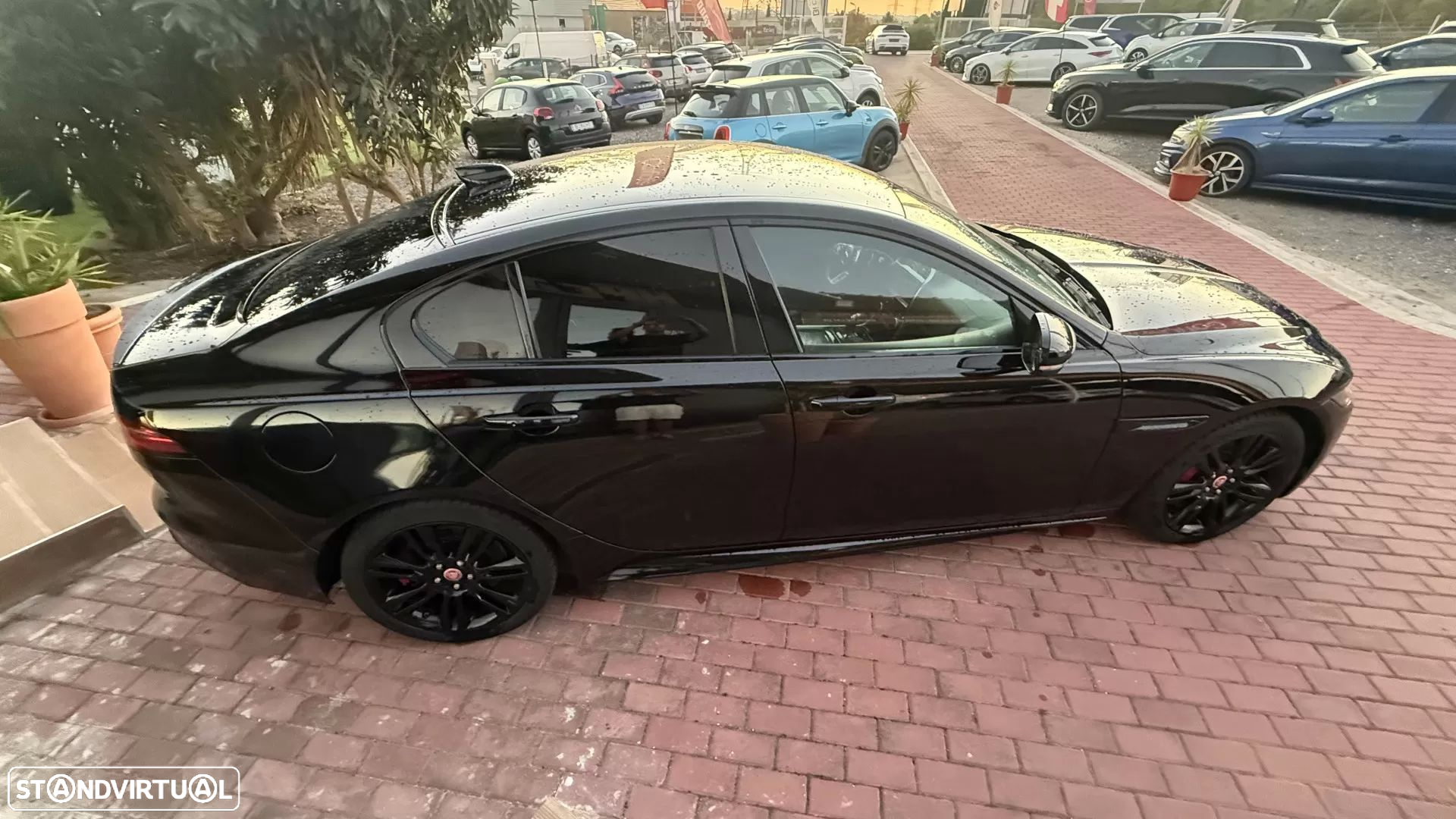 Jaguar XE 2.0 D200 R-Dynamic S - 9
