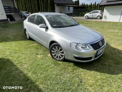 Volkswagen Passat - 1