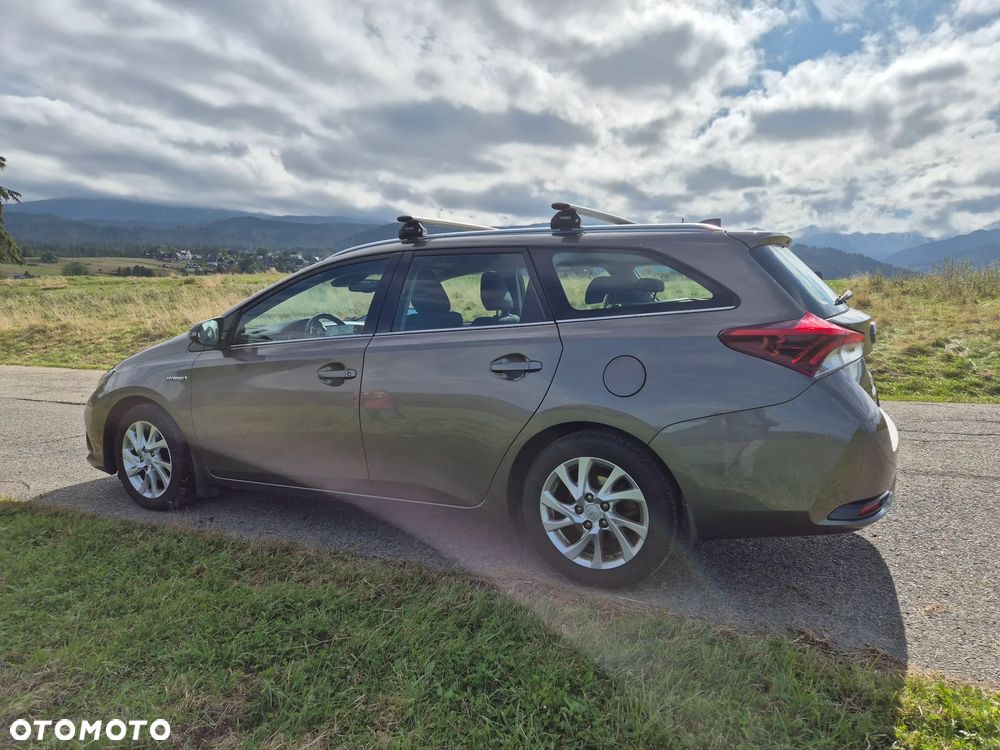 Toyota Auris Hybrid 135 Premium - 33