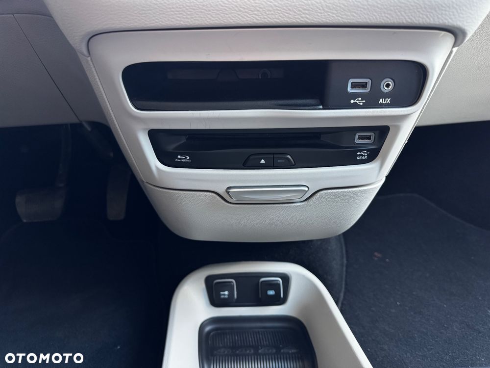 Chrysler Pacifica - 11