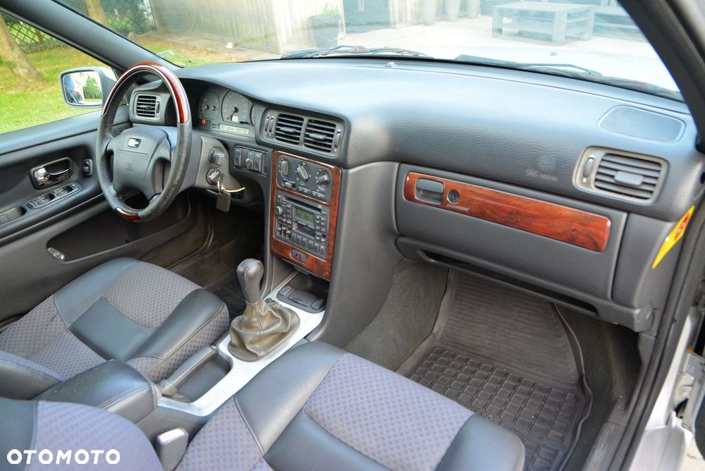 Volvo V70 2.5 - 25