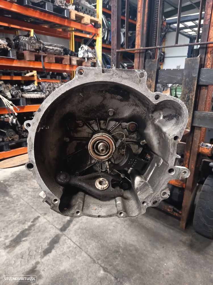 Caixa de velocidades Mitsubishi 2.5Td 4x4 2003 ref: MO11S5A009 - 1