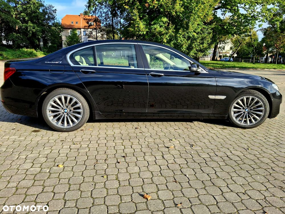 BMW Seria 7 740i - 5