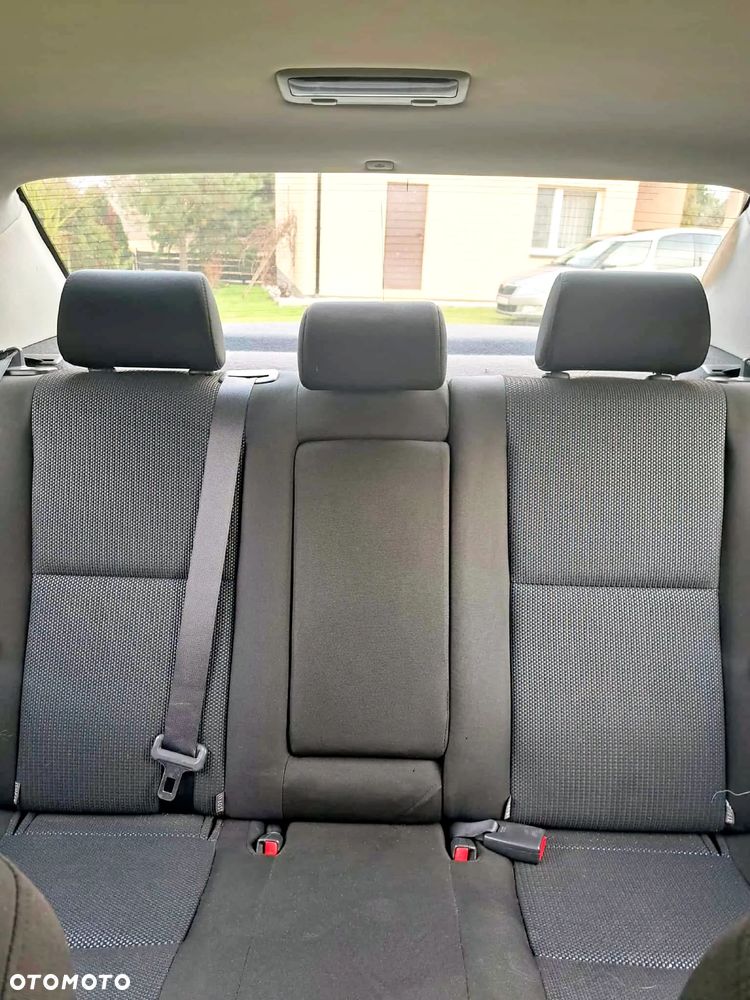 Toyota Avensis 1.8 VVT-i Sol - 9