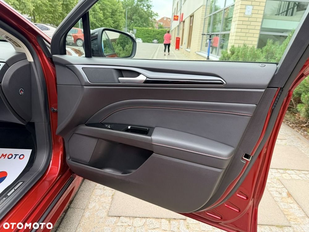 Ford Mondeo - 28