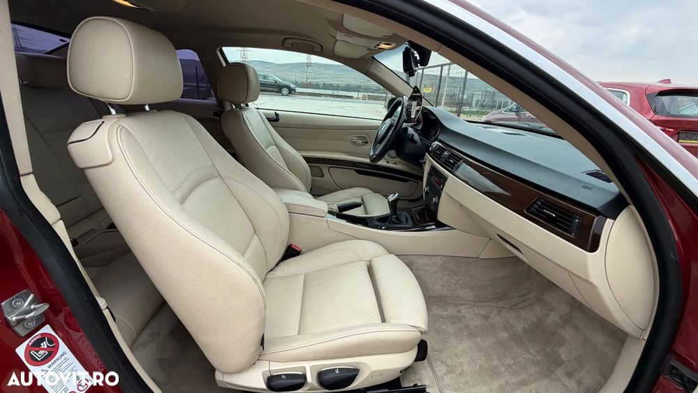 BMW Seria 3 320i - 14