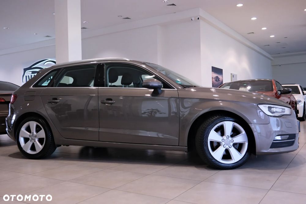 Audi A3 Sportback 1.6 TDI S tronic Ambiente - 4