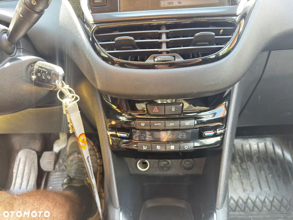 Peugeot 208 1.6 e-HDi Allure STT - 18