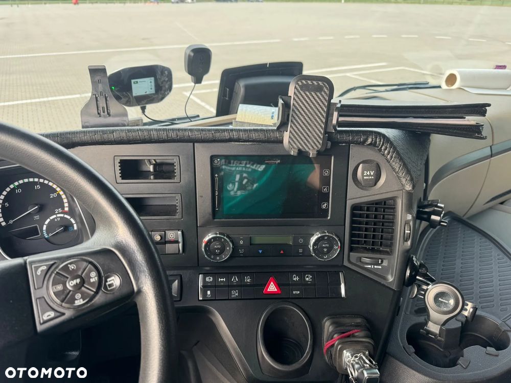 Mercedes-Benz ACTROS - 24