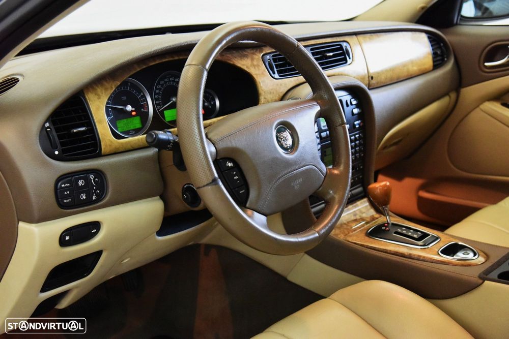 Jaguar S-Type 2.7 D V6 Executive Auto. - 22