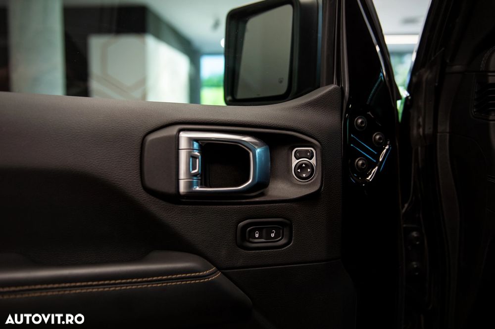 Jeep Wrangler - 24