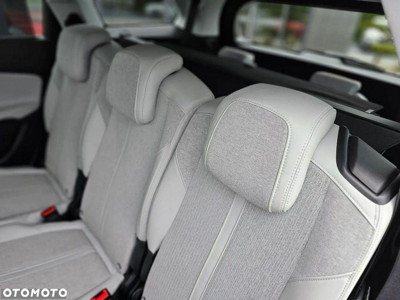 Peugeot 5008 1.6 PureTech Allure S&S EAT8 - 24