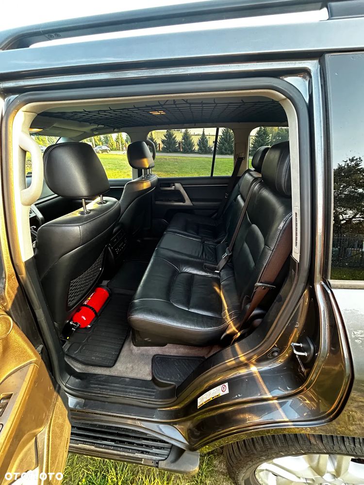 Toyota Land Cruiser - 8