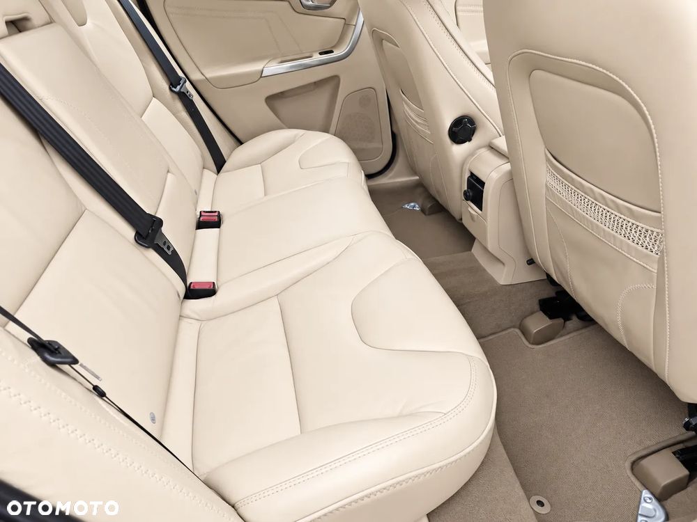 Volvo XC 60 D4 RDesign - 17