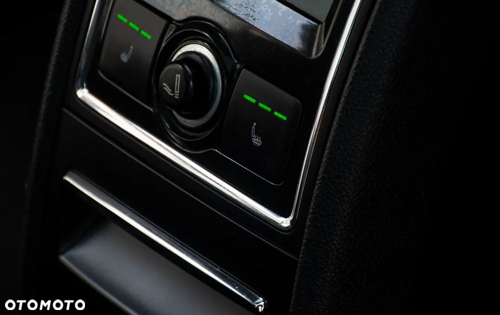 Skoda Superb 2.0 TDI Green tec DSG Exclusive - 24