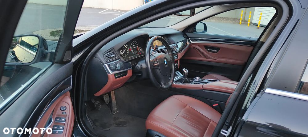 BMW Seria 5 525d Luxury Line - 16