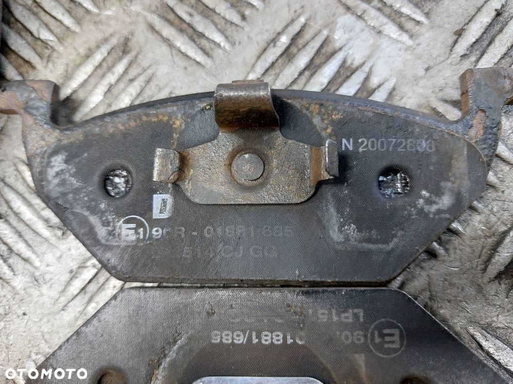 TARCZE HAMULCOWE PRZÓD + KLOCKI VOLKSWAGEN GOLF V 1.4 FSI - 2