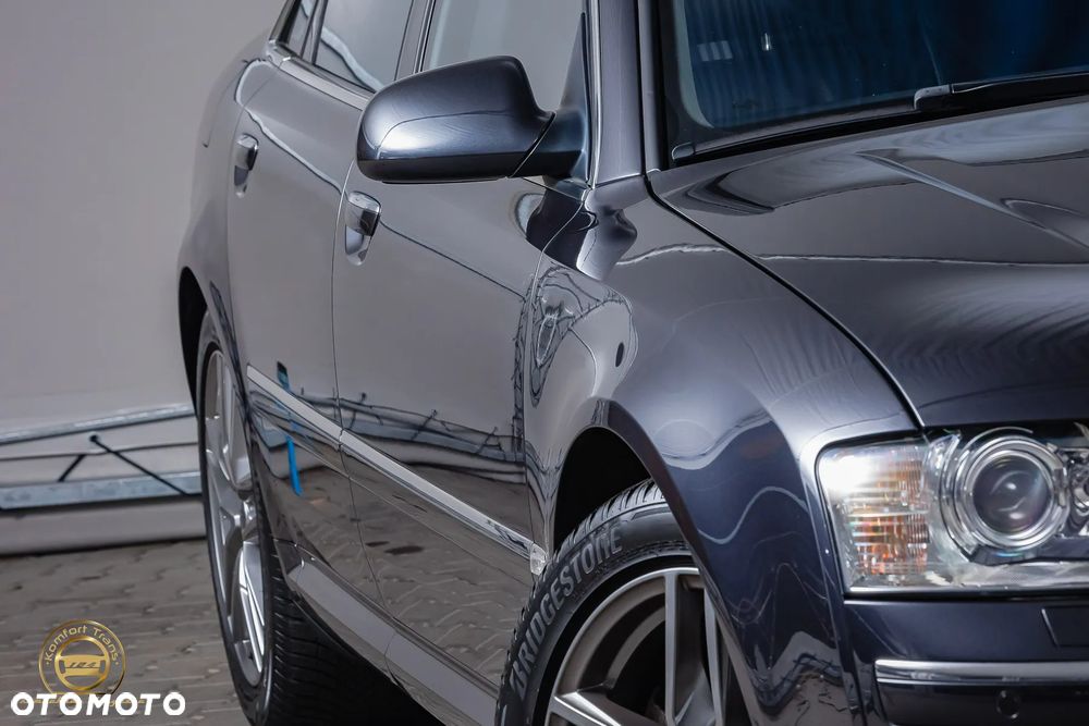 Audi A8 4.2 Quattro - 12