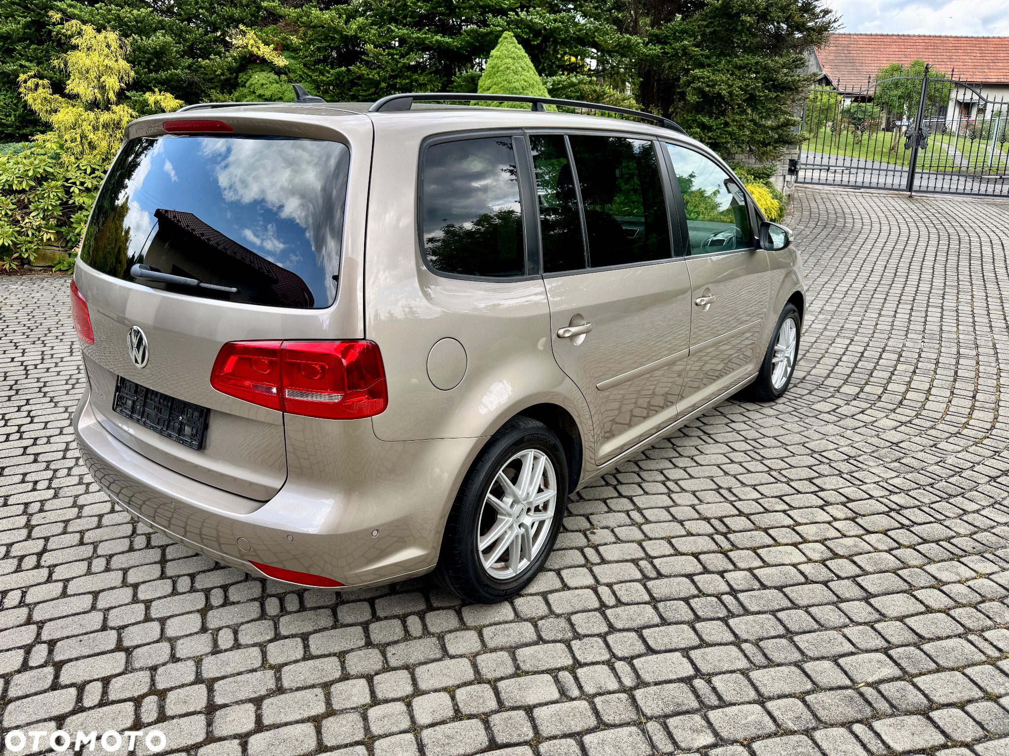Volkswagen Touran 1.6 TDI DPF BlueMotion Technology DSG Comfortline - 4
