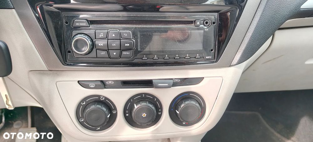 Peugeot 301 1.2 Pure Tech Active - 9