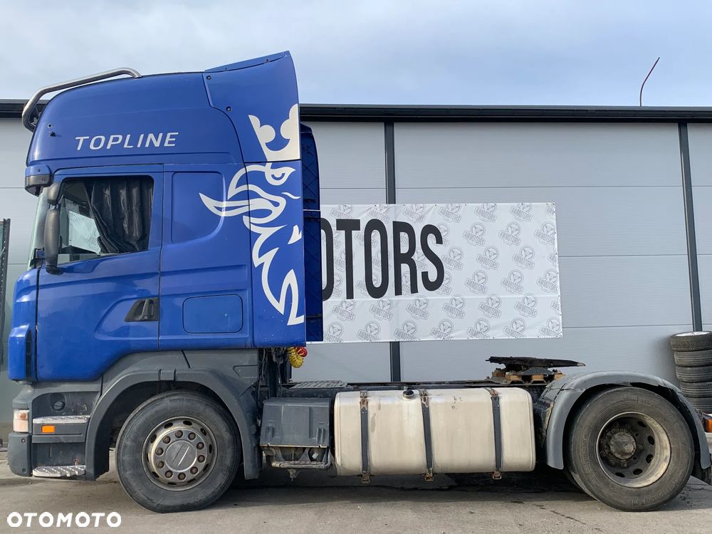 SCANIA R420 2003 *SAMOCHÓD NA CZĘŚCI* 3001 MASKA, LAMPA, DRZWI, LUSTERKO, ZDERZAK, GRILL, BŁOTNIK, KLAPA, BELKA, DESKA, FOTELE, KANAPA, ĆWIARTKA, KIEROWNICA, TARCZE, ZACISKI, ZAWIESZENIE, KOMPLETNY PRZÓD, KOMPLETNY TYŁ, LICZNIK, ZEGARY, PRAWE LEWE PRZÓD TYŁ - 3