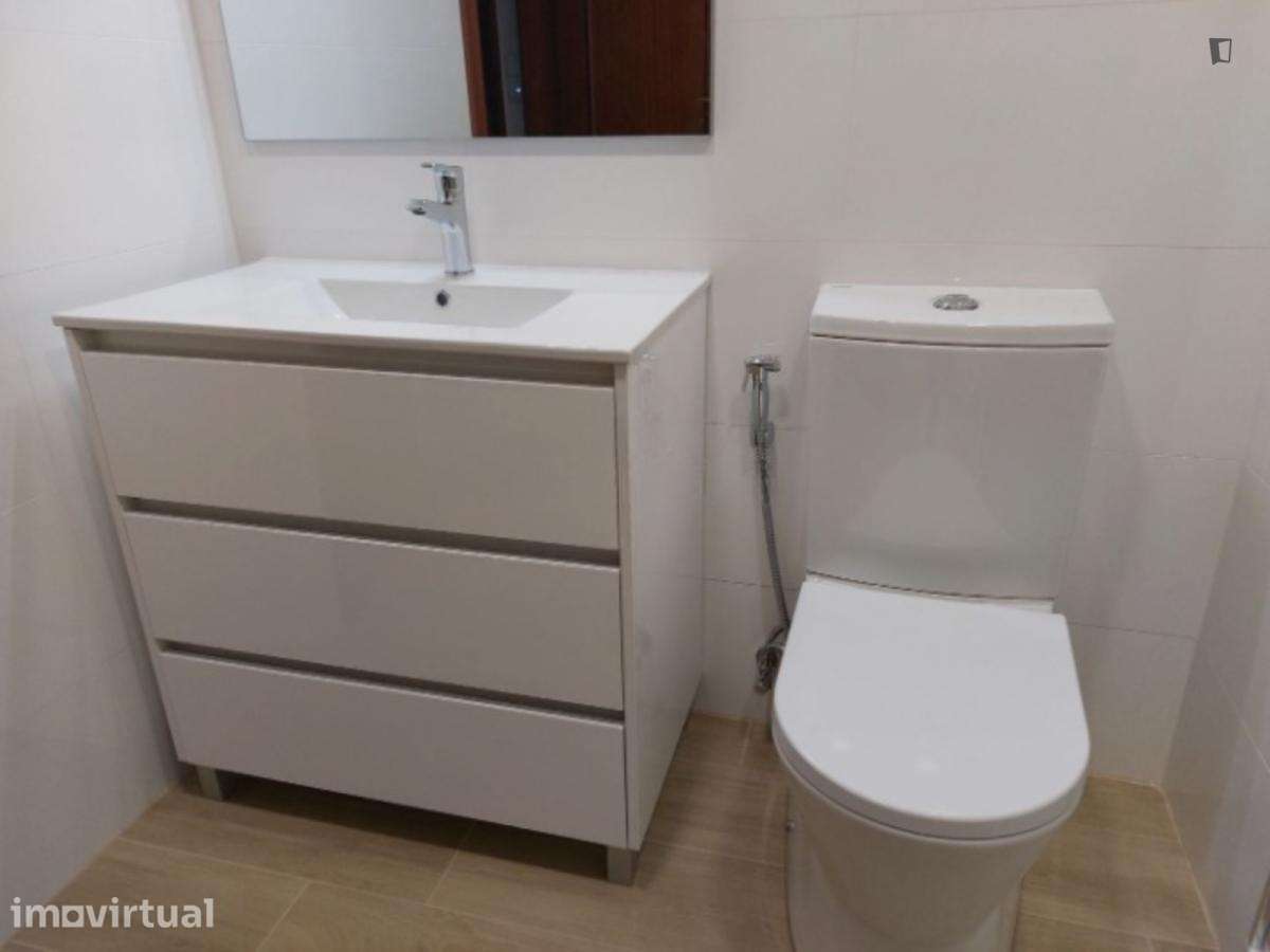 Quarto - localizado em Norton de Matos Coimbra - Grande imagem: 2/13