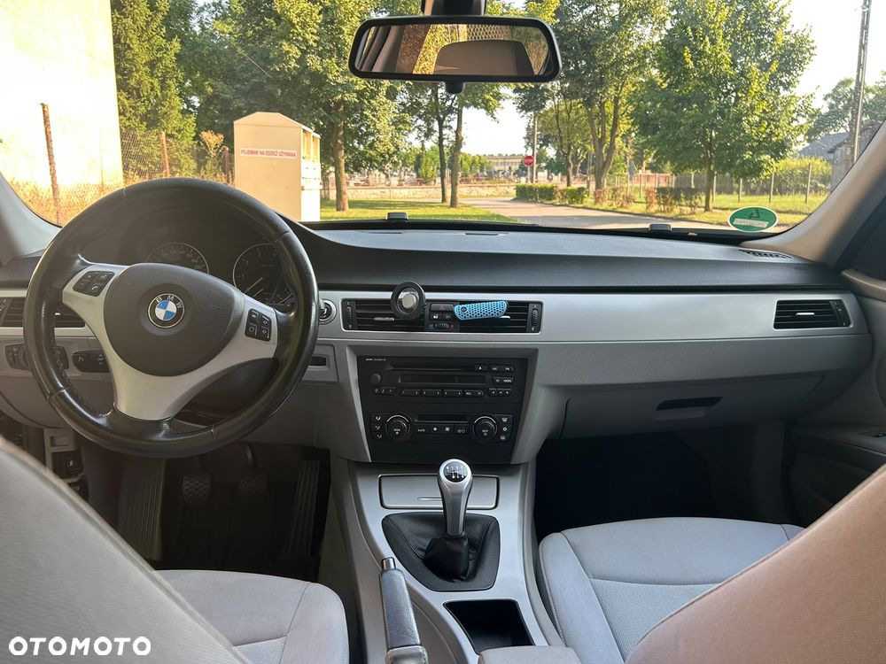 BMW Seria 3 318i - 6