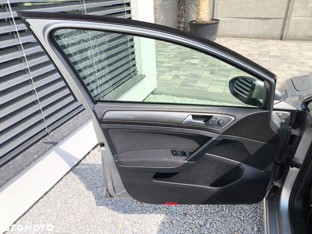 Volkswagen Golf - 10