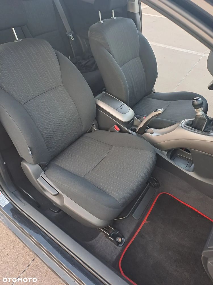 Toyota Auris 2.0 D-4D - 7