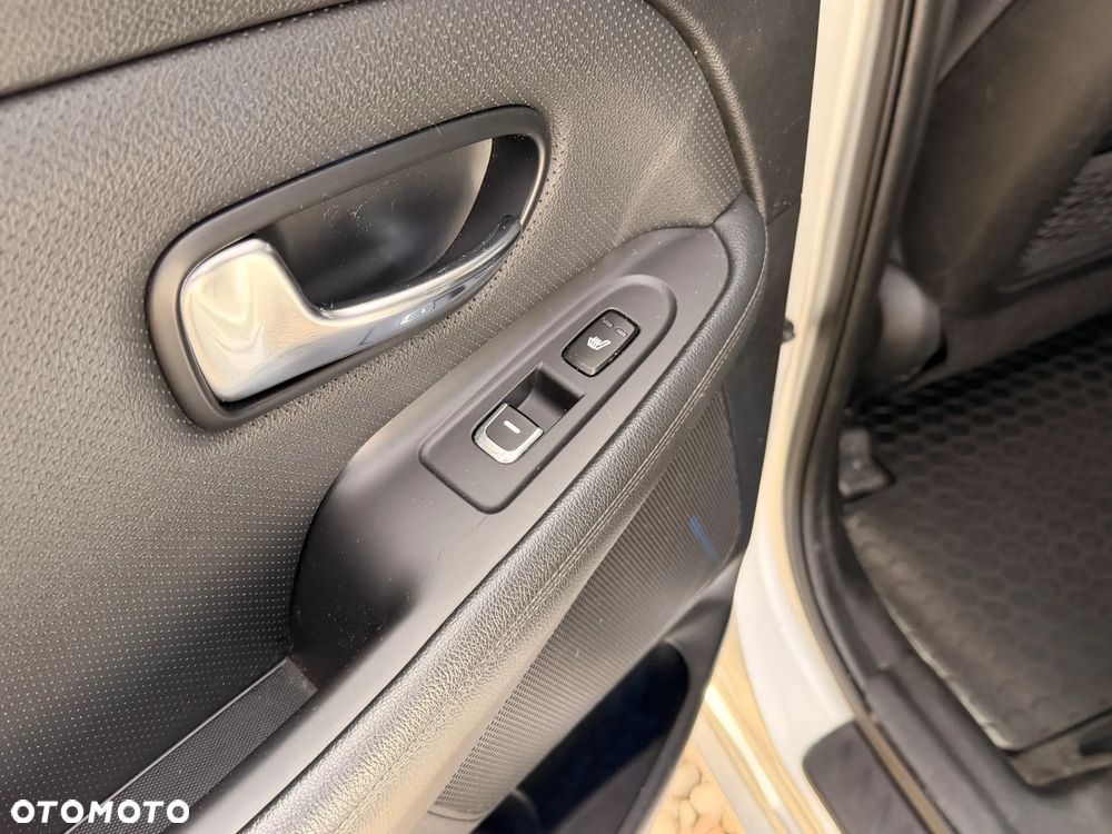 Kia Carens 1.7 CRDi 115 Dream Team Edition - 21