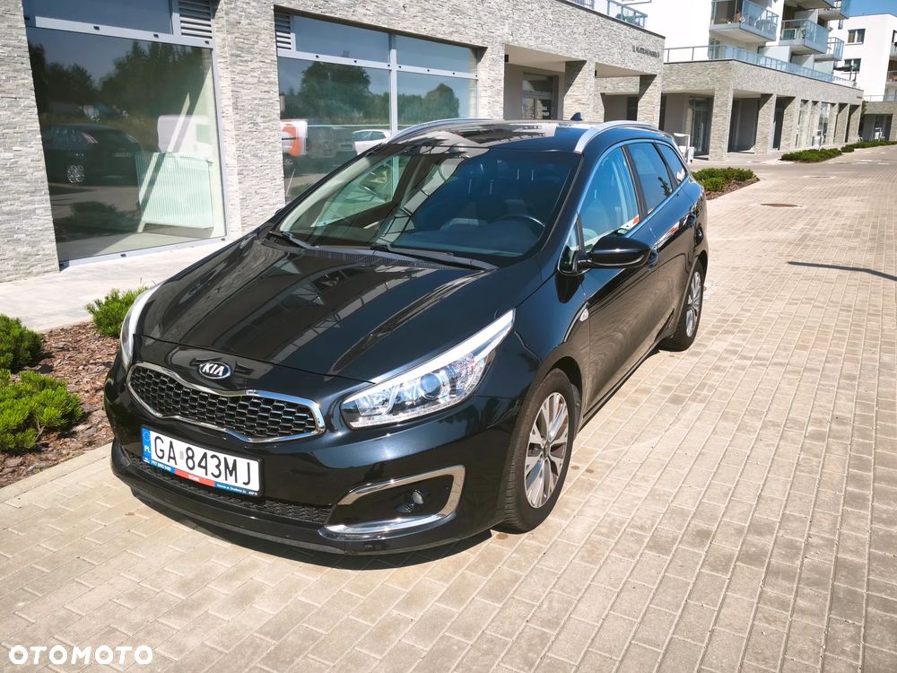 Kia Ceed 1.6 GDI ISG Platinum Edition - 1
