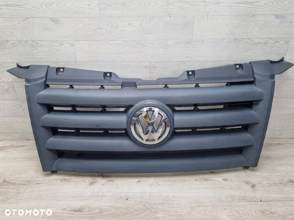 Volkswagen Crafter 2007 Z przodu Maskownica / Grill / Atrapa górna chłodni