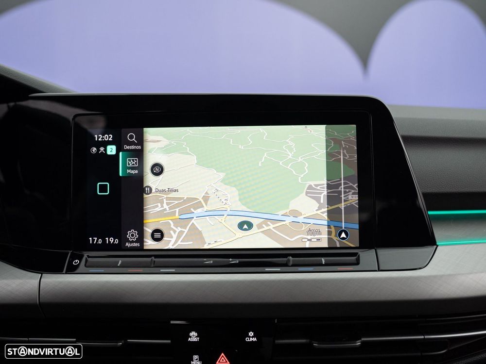 VW Golf 2.0 TDI Life DSG - 24