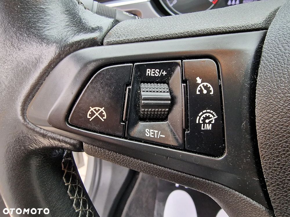 Opel Corsa 1.4 Cosmo - 16