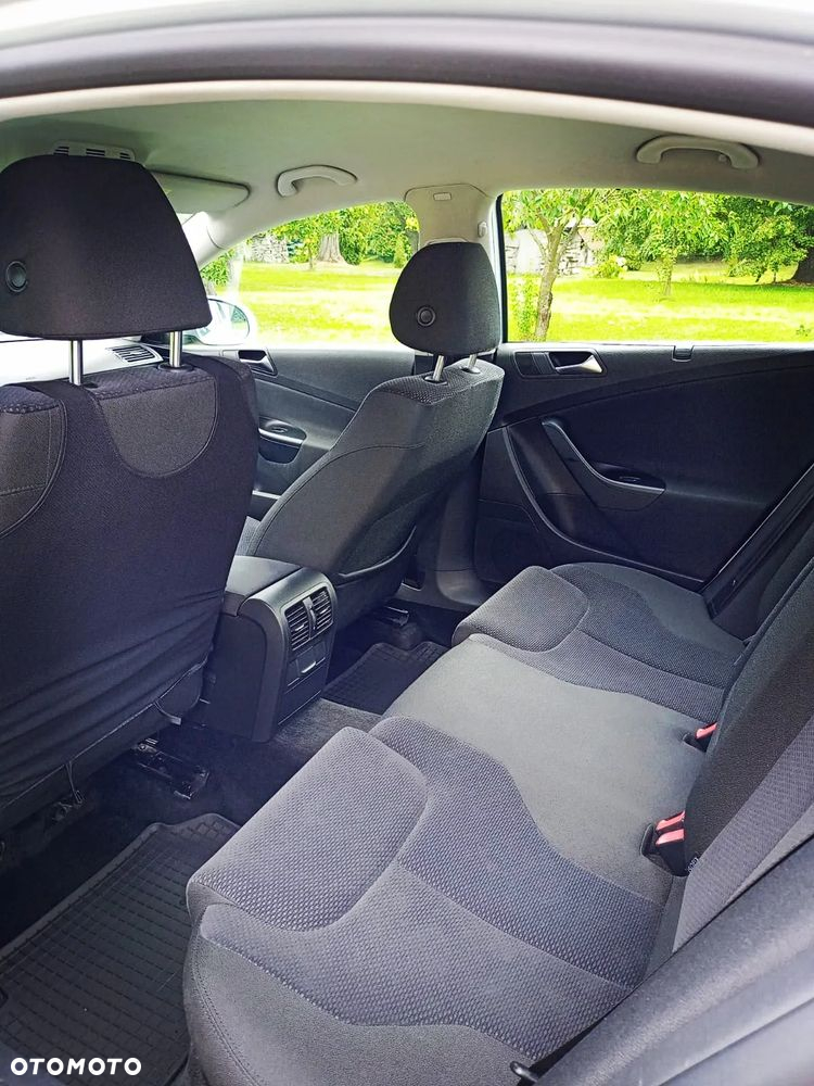 Volkswagen Passat 2.0 TDI Comfortline - 15