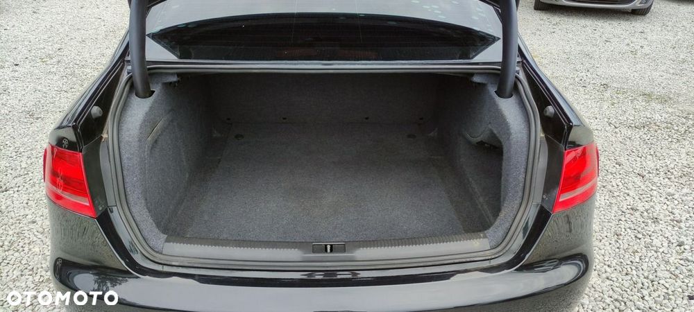 Audi A4 Limousine - 8