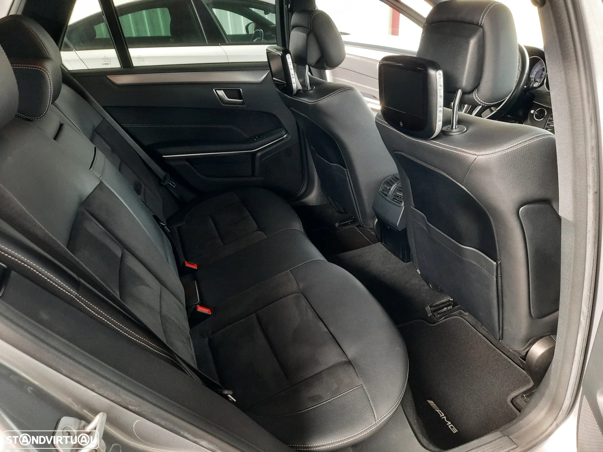 Mercedes-Benz E 300 Bluetec Hybrid Avantgarde - 33