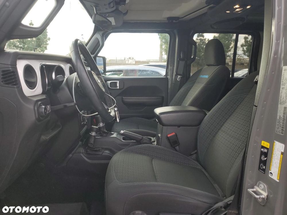 Jeep Wrangler - 8