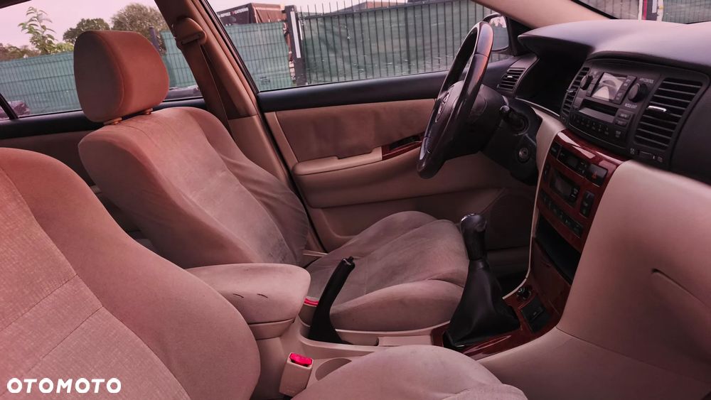 Toyota Corolla 2.0 D-4D Sol - 23