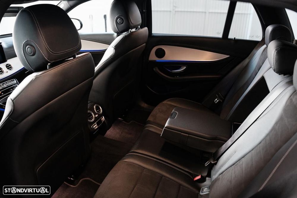 Mercedes-Benz E 300 de 9G-TRONIC AMG Line — fotografia 10