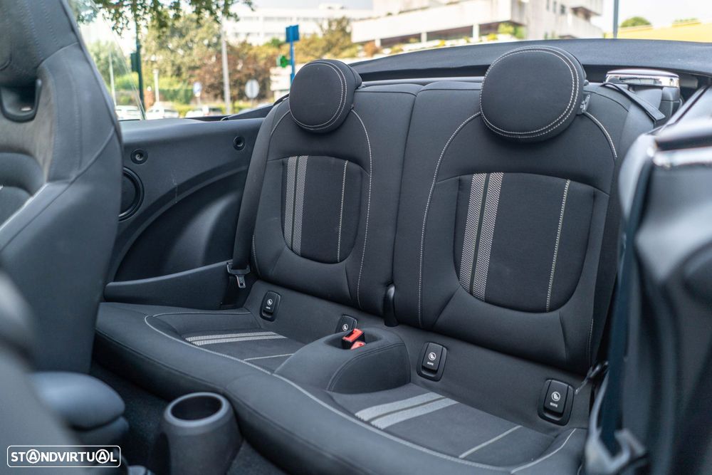 MINI Cabrio Cooper Premium Extra JCW Auto - 39