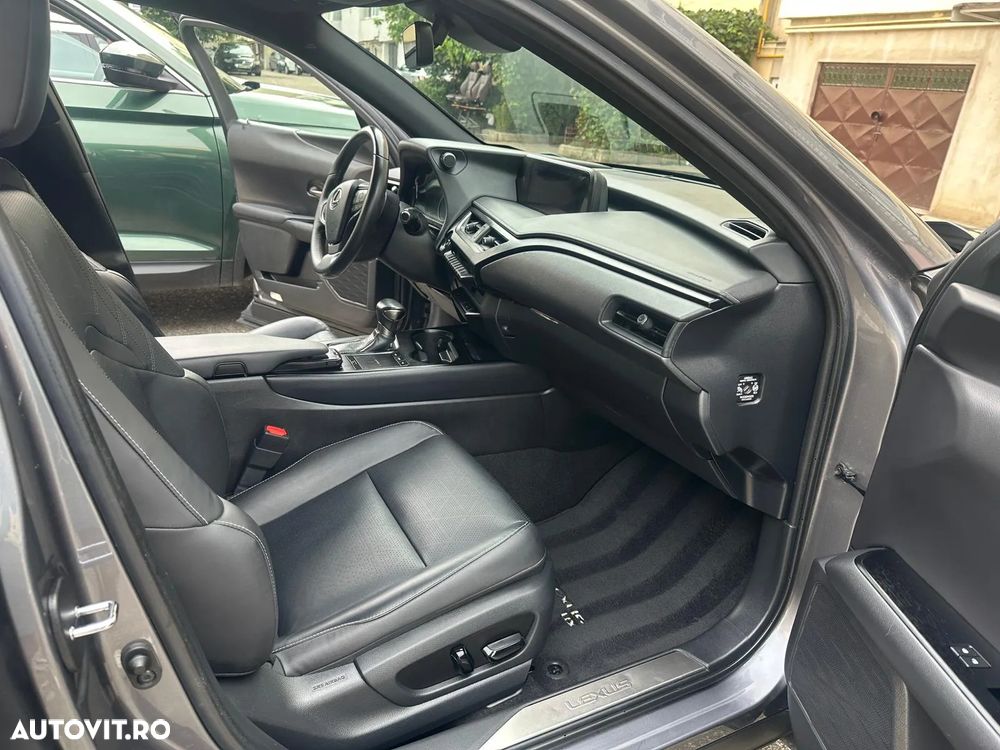 Lexus UX - 16