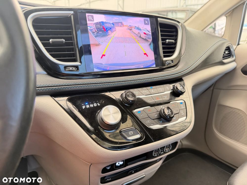 Chrysler Pacifica - 13
