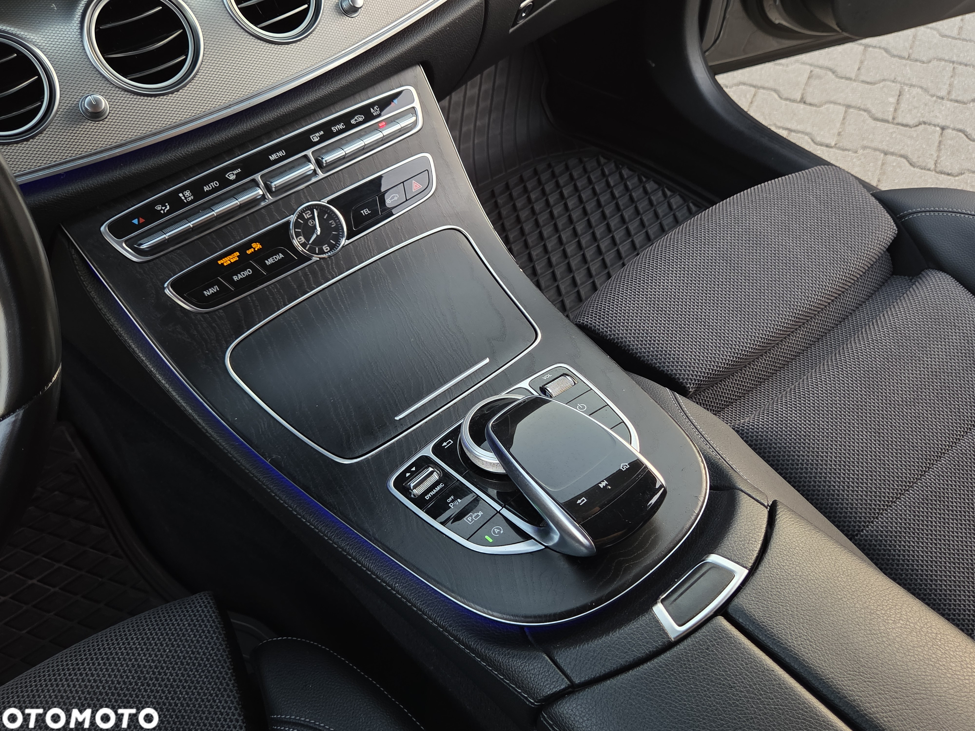 Mercedes-Benz Klasa E 220 d T 9G-TRONIC Exclusive - 29