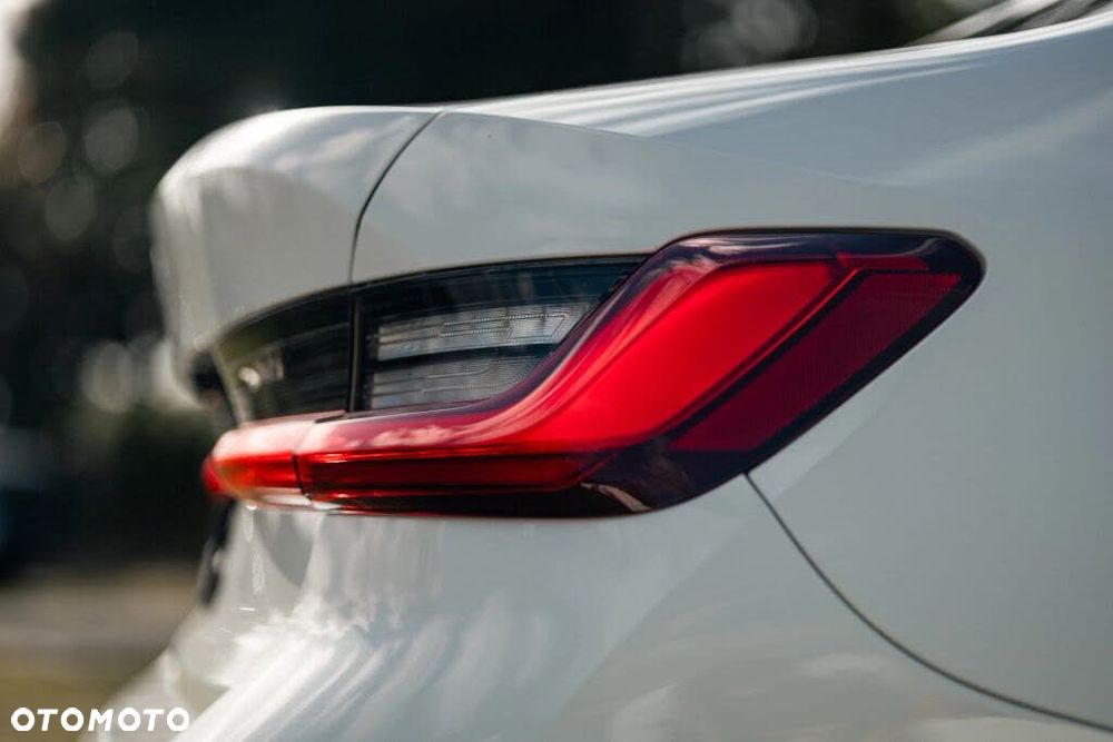 BMW Seria 3 330i xDrive M Sport - 23