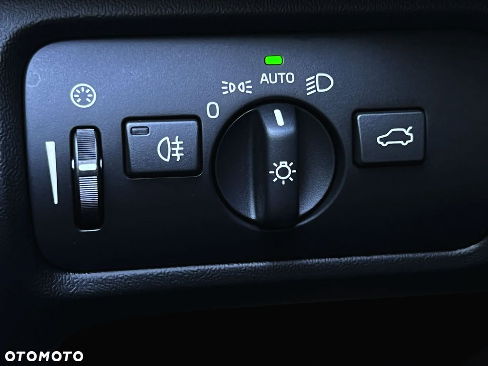 Volvo V40 Cross Country T3 Momentum - 32