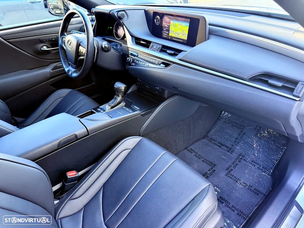 Lexus ES 300h - 25