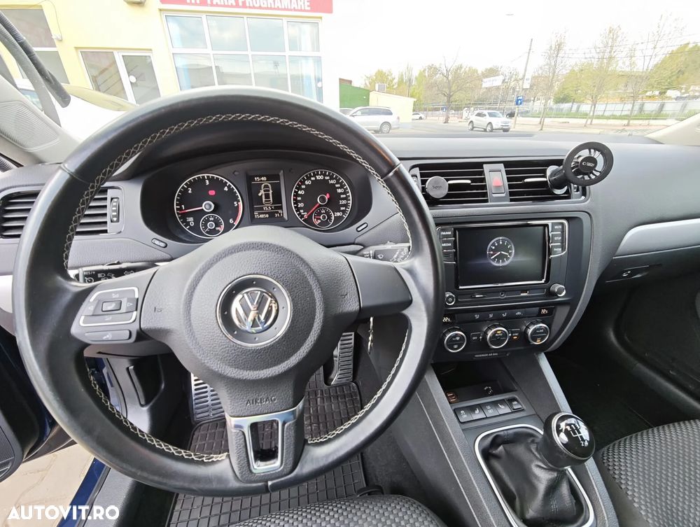 Volkswagen Jetta - 16