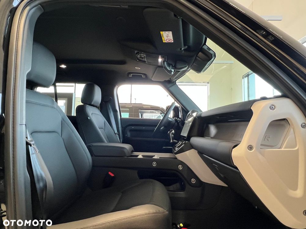 Land Rover Defender - 4